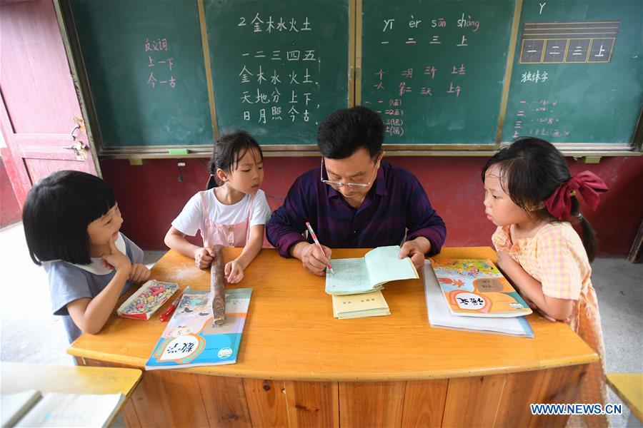 CHINA-HUNAN-VILLAGE TEACHER (CN)