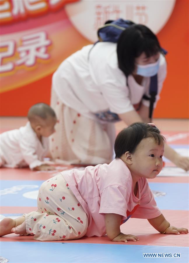 CHINA-BEIJING-BABY-CRAWLING CONTEST (CN)