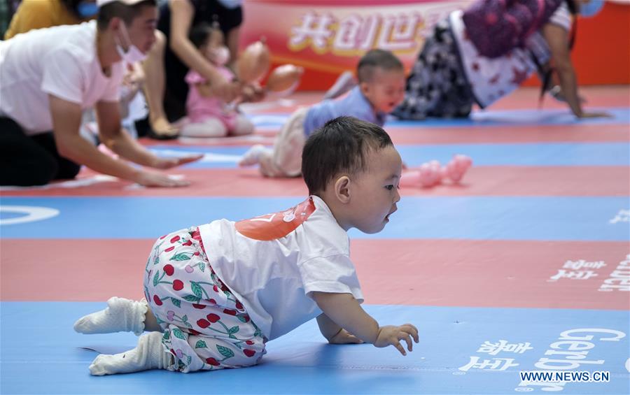 CHINA-BEIJING-BABY-CRAWLING CONTEST (CN)