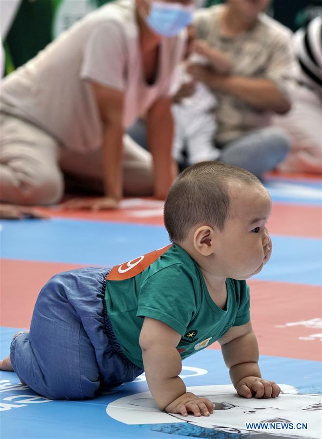 CHINA-BEIJING-BABY-CRAWLING CONTEST (CN)