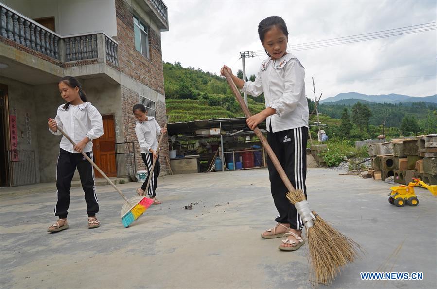 CHINA-JIANGXI-GANZHOU-FAMILY OF QUADRUPLETS-POVERTY ALLEVIATION (CN)