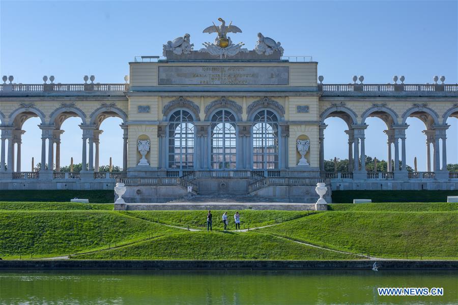 AUSTRIA-VIENNA-SCHOENBRUNN PALACE-GARDEN