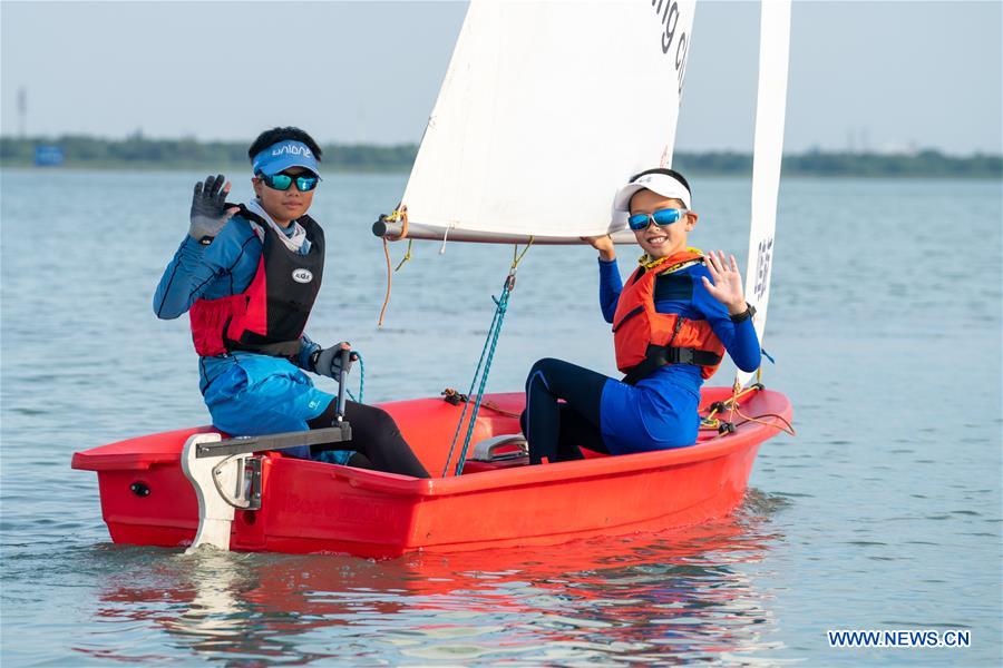 (SP)CHINA-JIANGSU-SUZHOU-SAILING-YOUNG STUDENTS(CN)