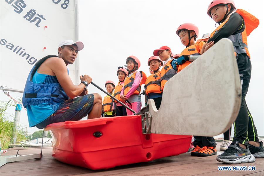 (SP)CHINA-JIANGSU-SUZHOU-SAILING-YOUNG STUDENTS(CN)