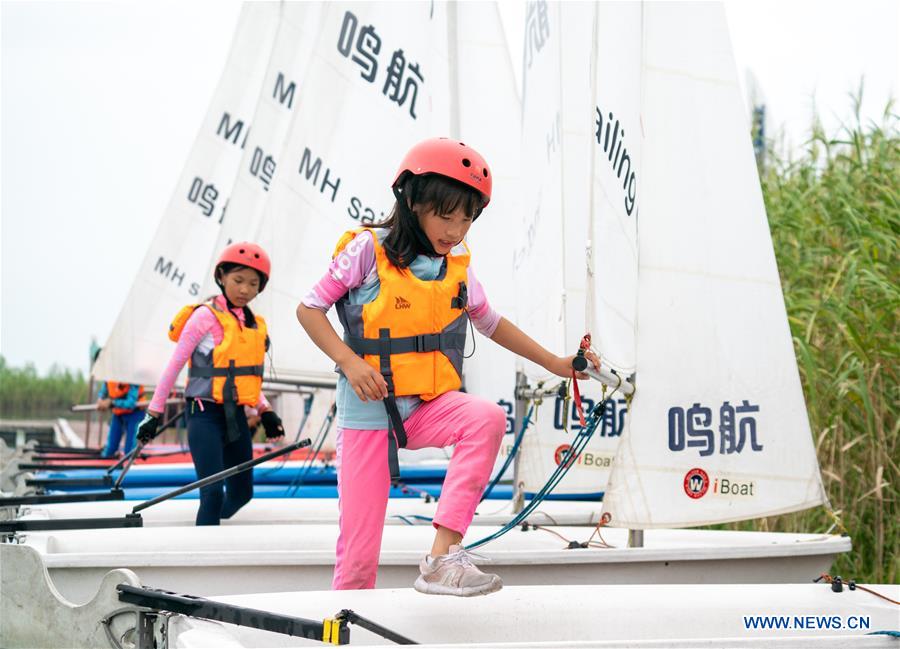 (SP)CHINA-JIANGSU-SUZHOU-SAILING-YOUNG STUDENTS(CN)