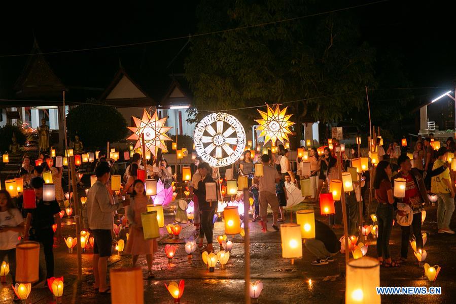 LAOS-LUANG PRABANG-BOUN LAI HEUA FAI FESTIVAL