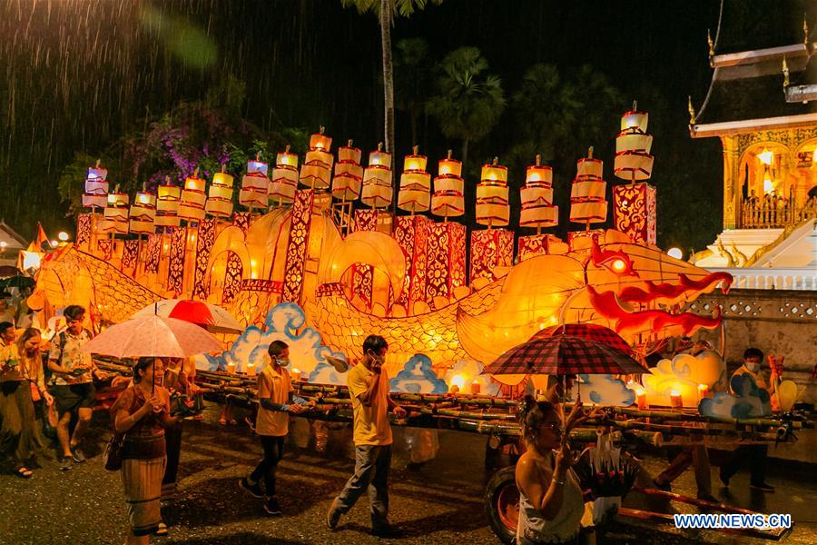 LAOS-LUANG PRABANG-BOUN LAI HEUA FAI FESTIVAL