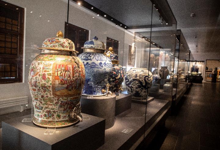 Chinese porcelains used in Ottoman palace on display in Istanbul 