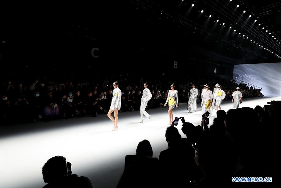 CHINA-SHANGHAI-FASHION WEEK-DEBUT (CN)