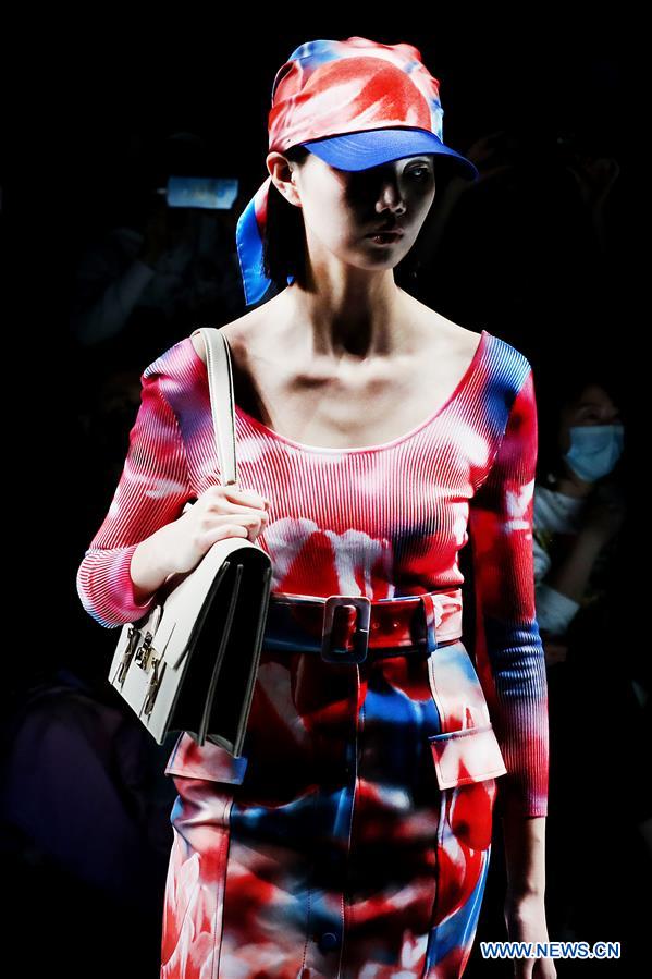 CHINA-SHANGHAI-FASHION WEEK-DEBUT (CN)