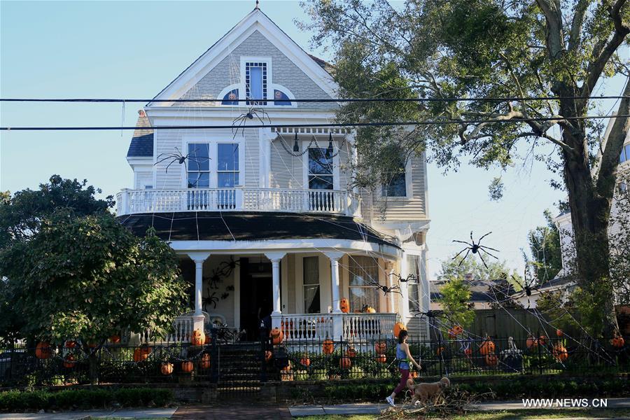 U.S.-LOUISIANA-NEW ORLEANS-HALLOWEEN-DECORATIONS