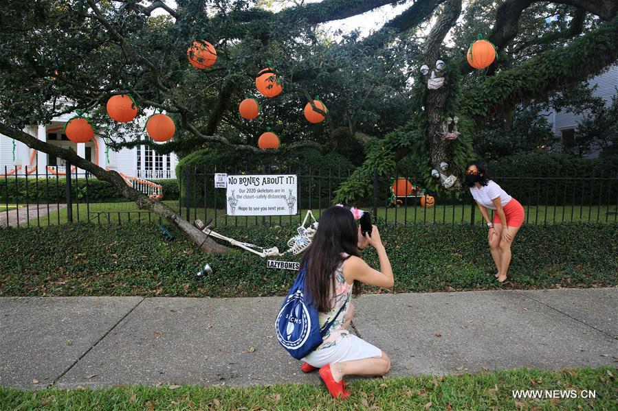 U.S.-LOUISIANA-NEW ORLEANS-HALLOWEEN-DECORATIONS