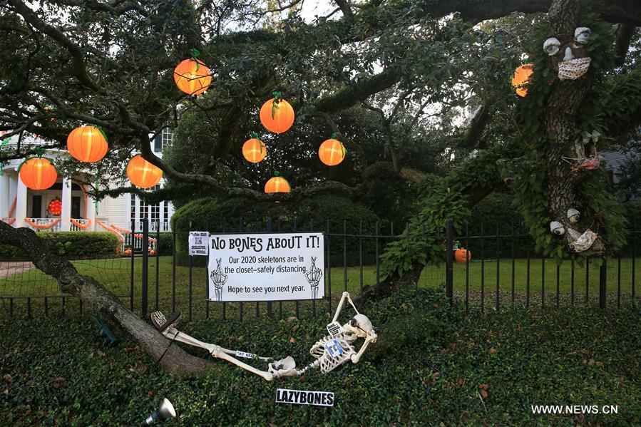 U.S.-LOUISIANA-NEW ORLEANS-HALLOWEEN-DECORATIONS