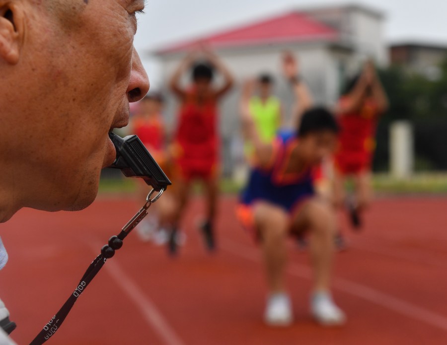 P E Teacher Devotes To Athletics Education For Decades In E China Xinhua English News Cn