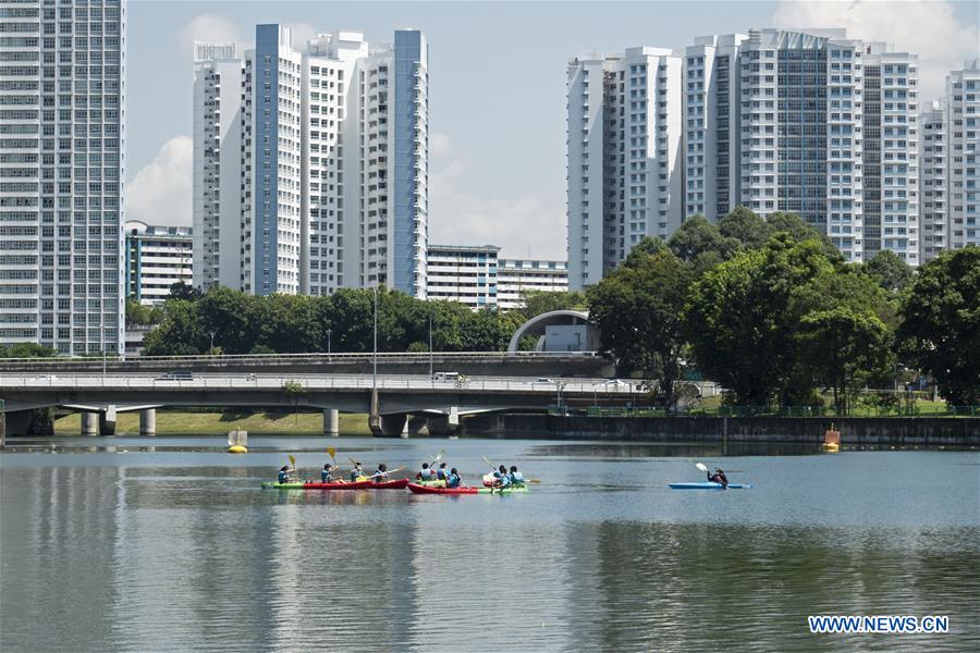 SINGAPORE-STUDENTS-KAYAK