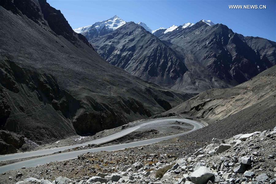 PAKISTAN-GILGIT-BALTISTAN-KARAKORAM HIGHWAY-VIEW