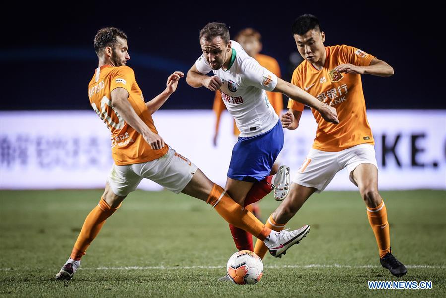 (SP)CHINA-LIAONING-DALIAN-FOOTBALL-CSL-WUHAN VS QINGDAO (CN)