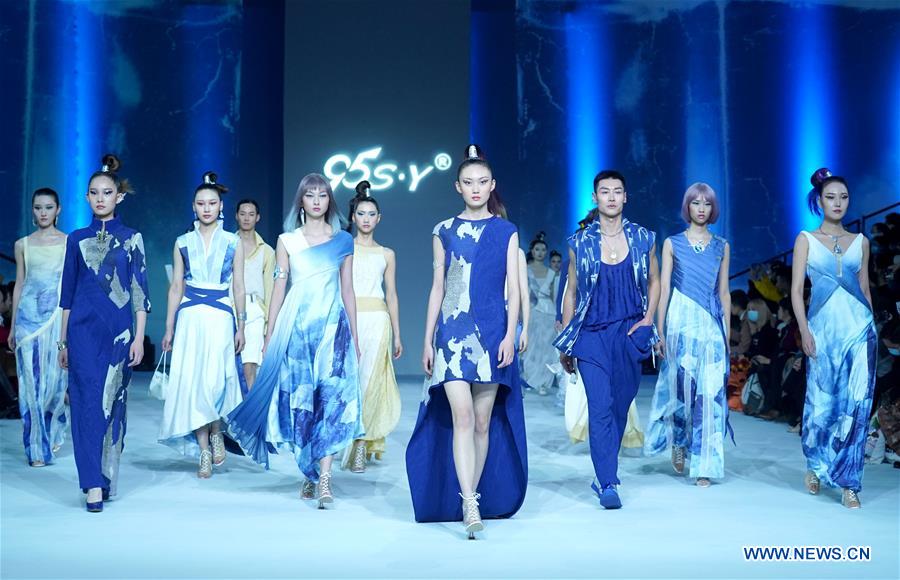 CHINA-BEIJING-FASHION WEEK (CN)