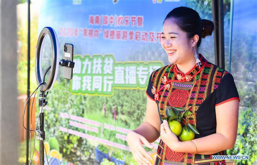 CHINA-HAINAN-QIONGZHONG-GREEN ORANGE-MARKET SEASON