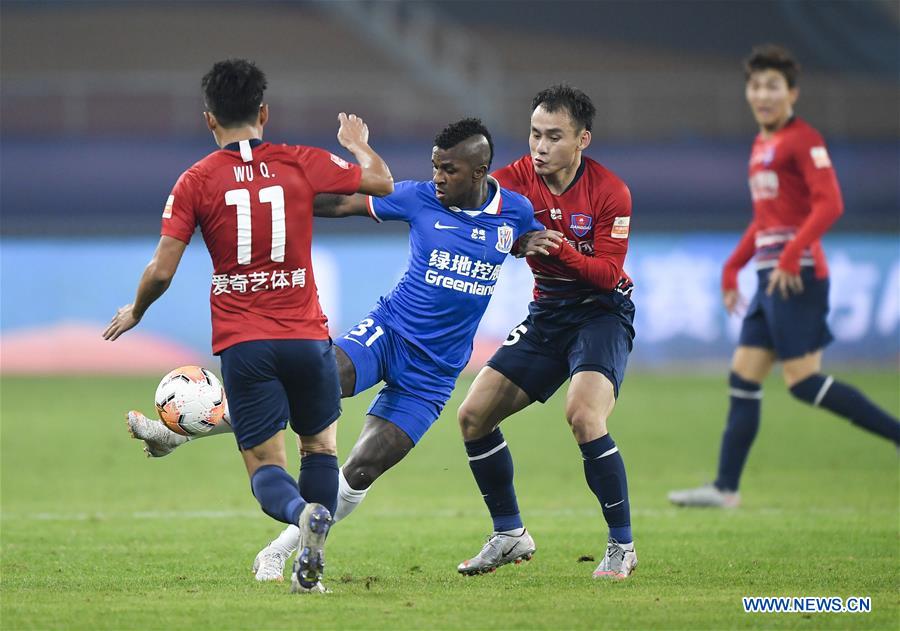 (SP)CHINA-SUZHOU-FOOTBALL-CSL-CHONGQING VS SHANGHAI (CN)