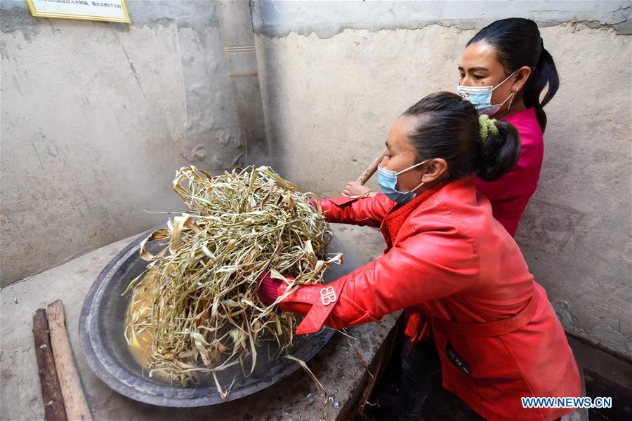 CHINA-XINJIANG-PAPER MAKING-CRAFT (CN)