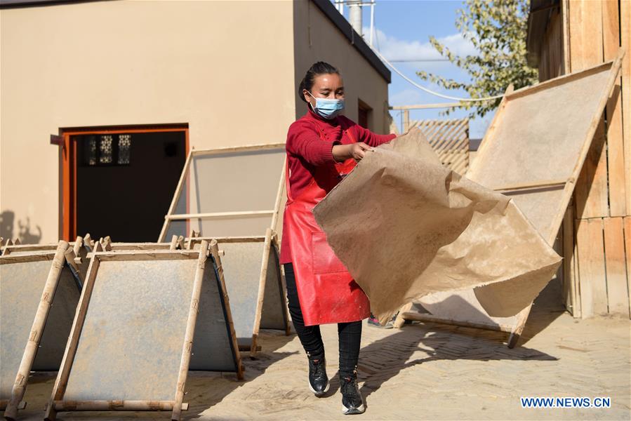 CHINA-XINJIANG-PAPER MAKING-CRAFT (CN)