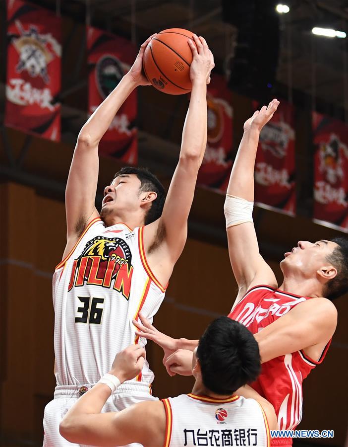 (SP)CHINA-ZHUJI-BASKETBALL-CBA LEAGUE-JILIN NORTHEAST TIGERS VS QINGDAO EAGLES (CN)