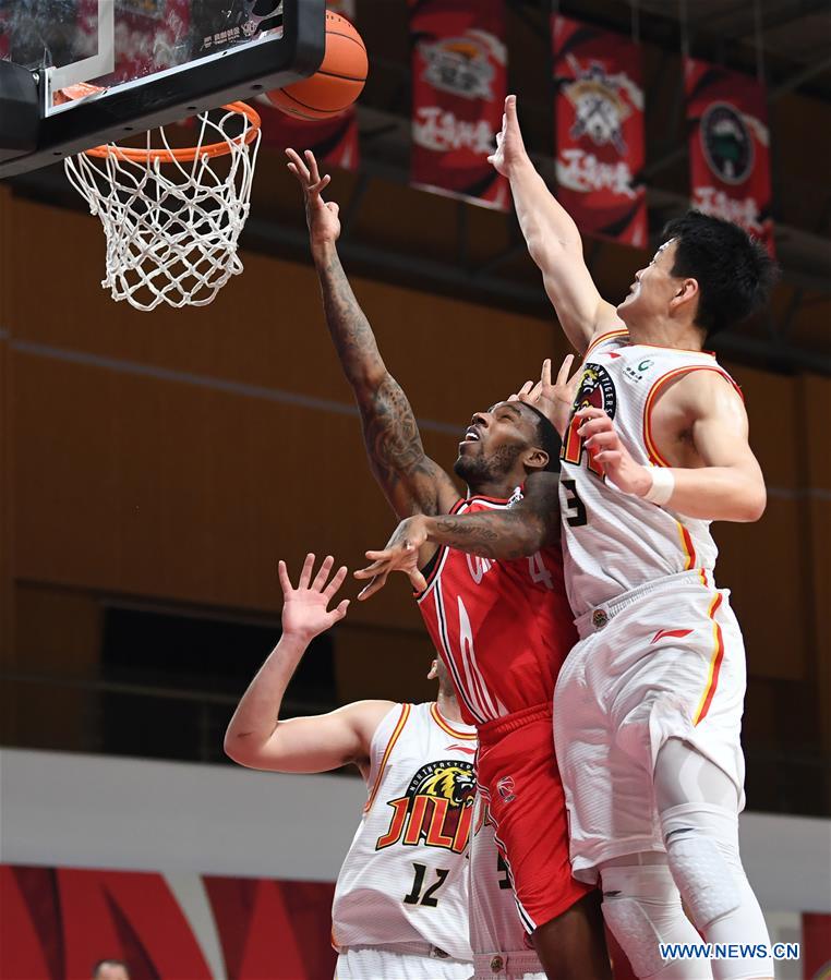 (SP)CHINA-ZHUJI-BASKETBALL-CBA LEAGUE-JILIN NORTHEAST TIGERS VS QINGDAO EAGLES (CN)