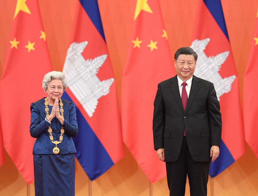 Xi awards Cambodian Queen Mother China's friendship medal - Xinhua 