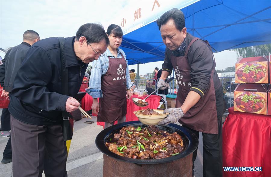 CHINA-HANGZHOU-BEGINNING OF WINTER-TRADITIONAL FOOD (CN)