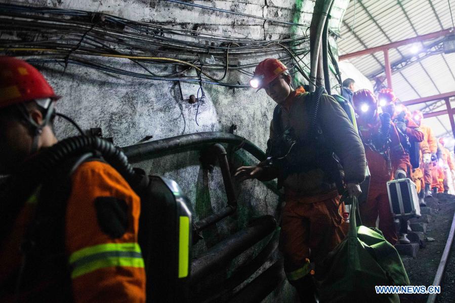 Rescuers Enter Mine Shaft To Reach Trapped Miners Xinhua English News Cn