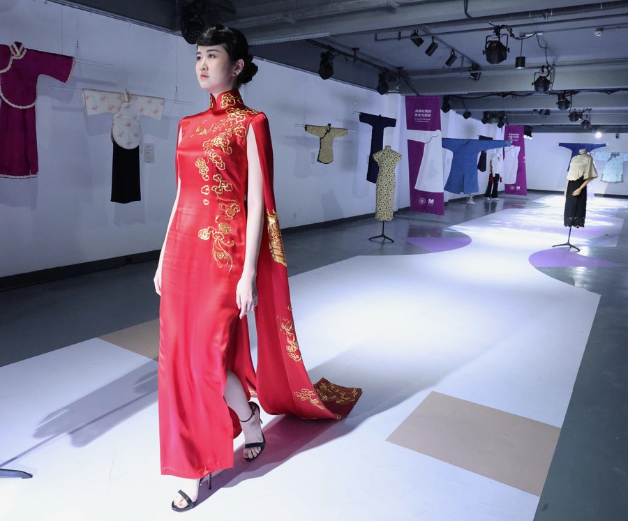 Ao Dai designer presents new collection at catwalk show