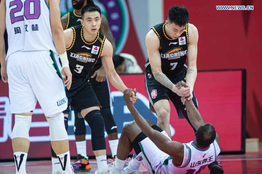 CBA 36th round match: Shandong Heroes vs. Qingdao Eagles - Xinhua