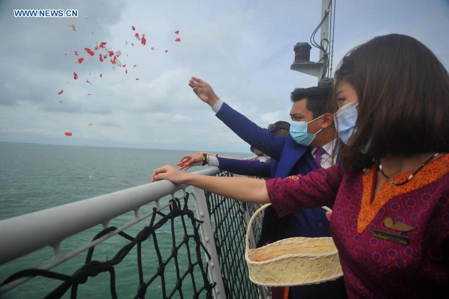 Sriwijaya Air Crew Members Pay Tribute To Plane Crash Victims In ...