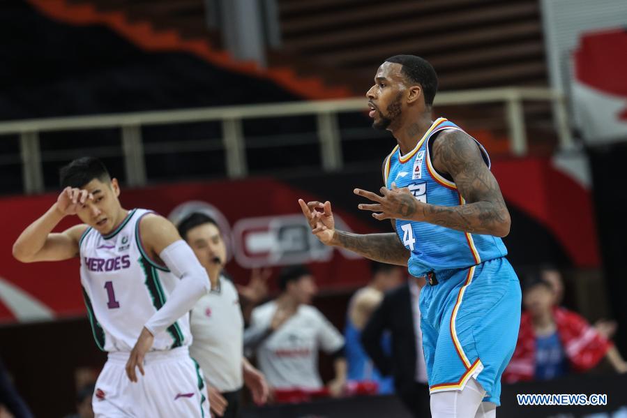 CBA 36th round match: Shandong Heroes vs. Qingdao Eagles - Xinhua