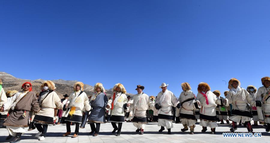 People Celebrate Tibetan New Year - Xinhua 