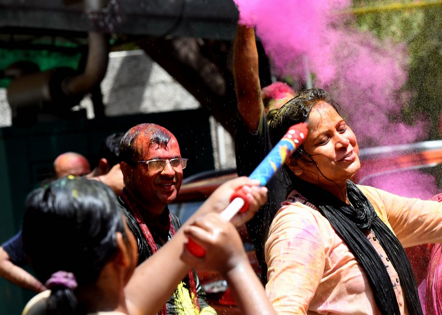 Holi festival of colours celebrated across India-Xinhua