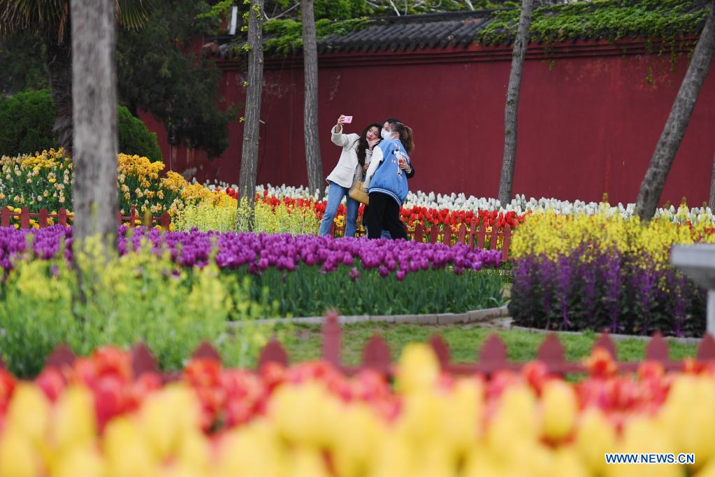 people-enjoy-qingming-festival-holiday-in-china-xinhua-english-news-cn