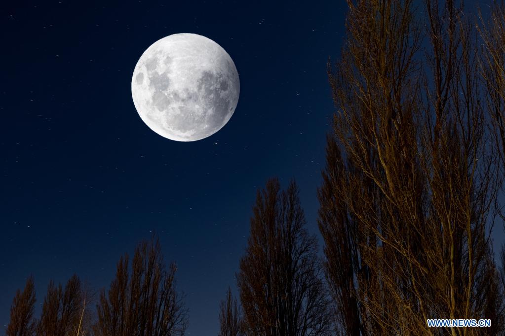 Moon seen at Lake Wanaka, New Zealand Xinhua English.news.cn