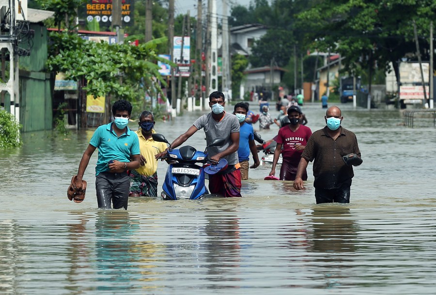 Asia Album Heavy rain lashes Sri Lanka as monsoon comes Xinhua