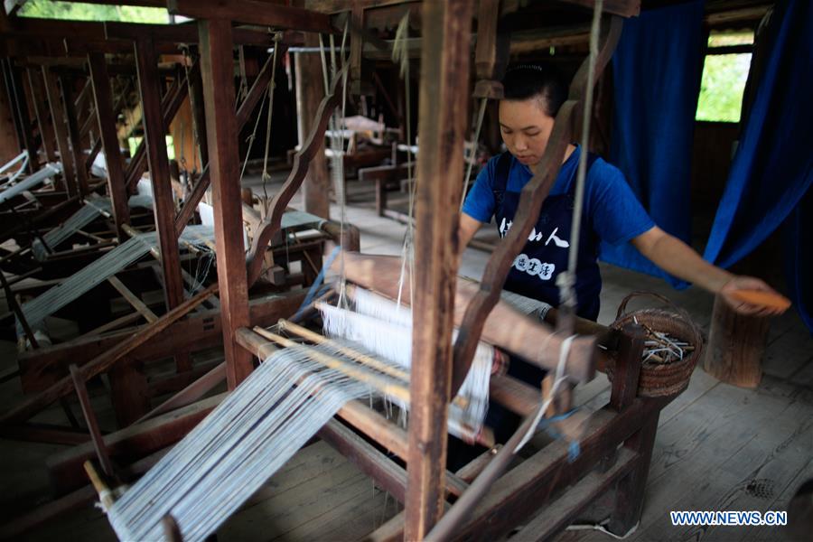 CHINA-GUIZHOU-DONG VILLAGE-CLOTH MAKING (CN)