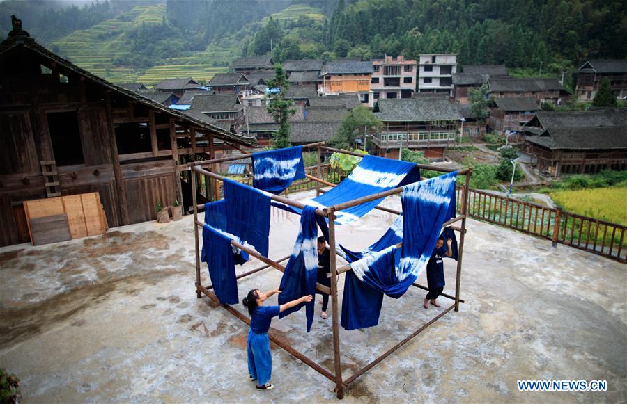 CHINA-GUIZHOU-DONG VILLAGE-CLOTH MAKING (CN)