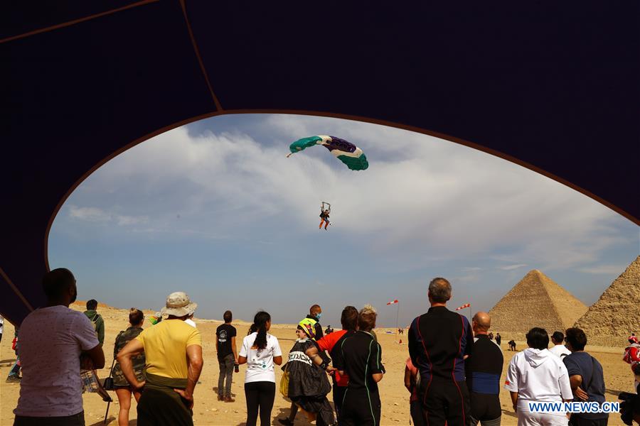 EGYPT-GIZA-SKYDIVING