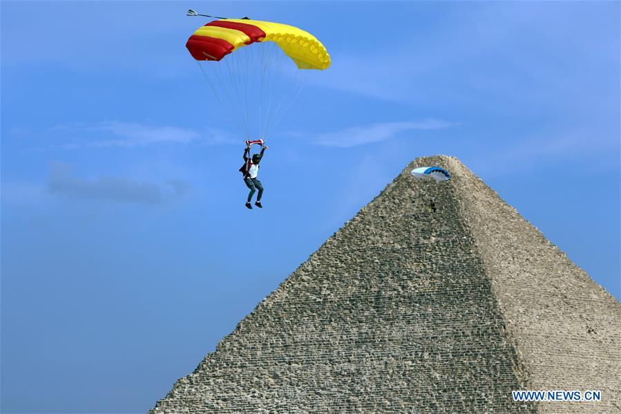 EGYPT-GIZA-SKYDIVING