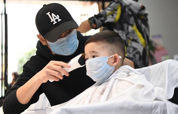Hair salons reopen in Changsha amid novel coronavirus epidemic