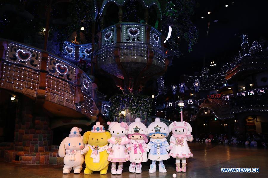 See Hello Kitty and friends sing Christmas carols at Sanrio Puroland this  holiday season