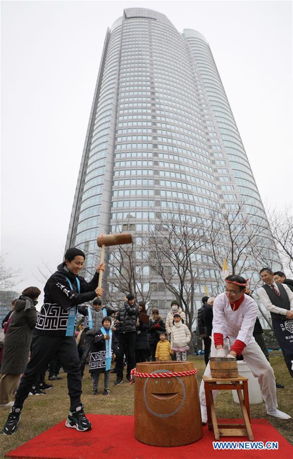 children attend rice cake pounding activity with