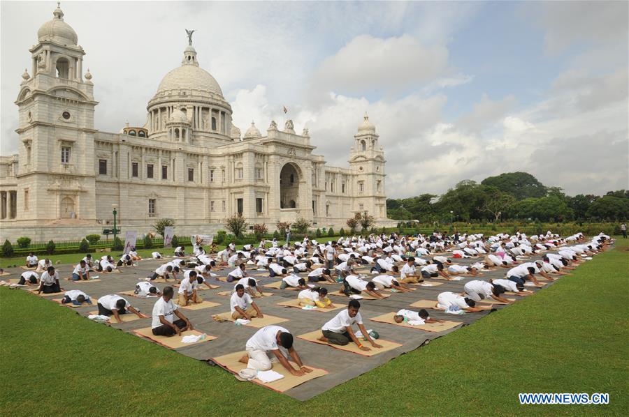 INDIA-KOLKATA-YOGA