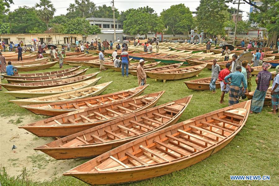 BANGLADESH-MANIKGANJ-BOAT-BAZAAR