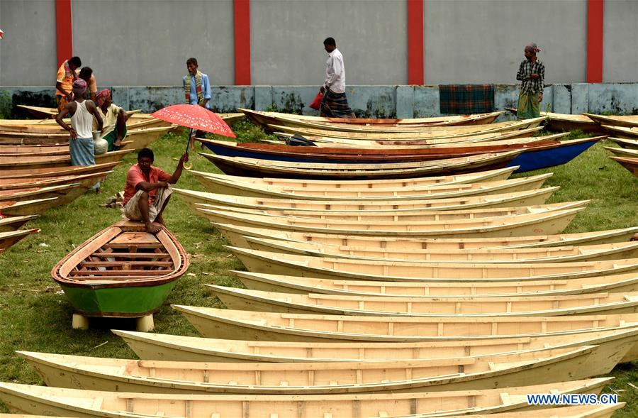 BANGLADESH-MANIKGANJ-BOAT-BAZAAR